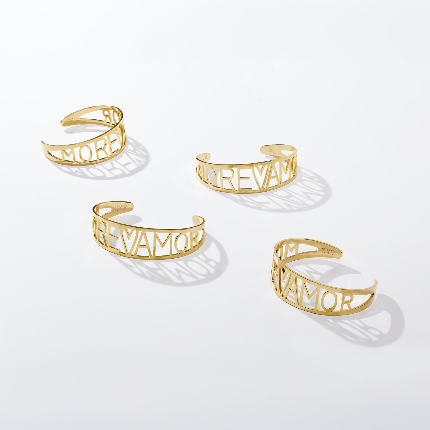 MORE AMOR BANGLE